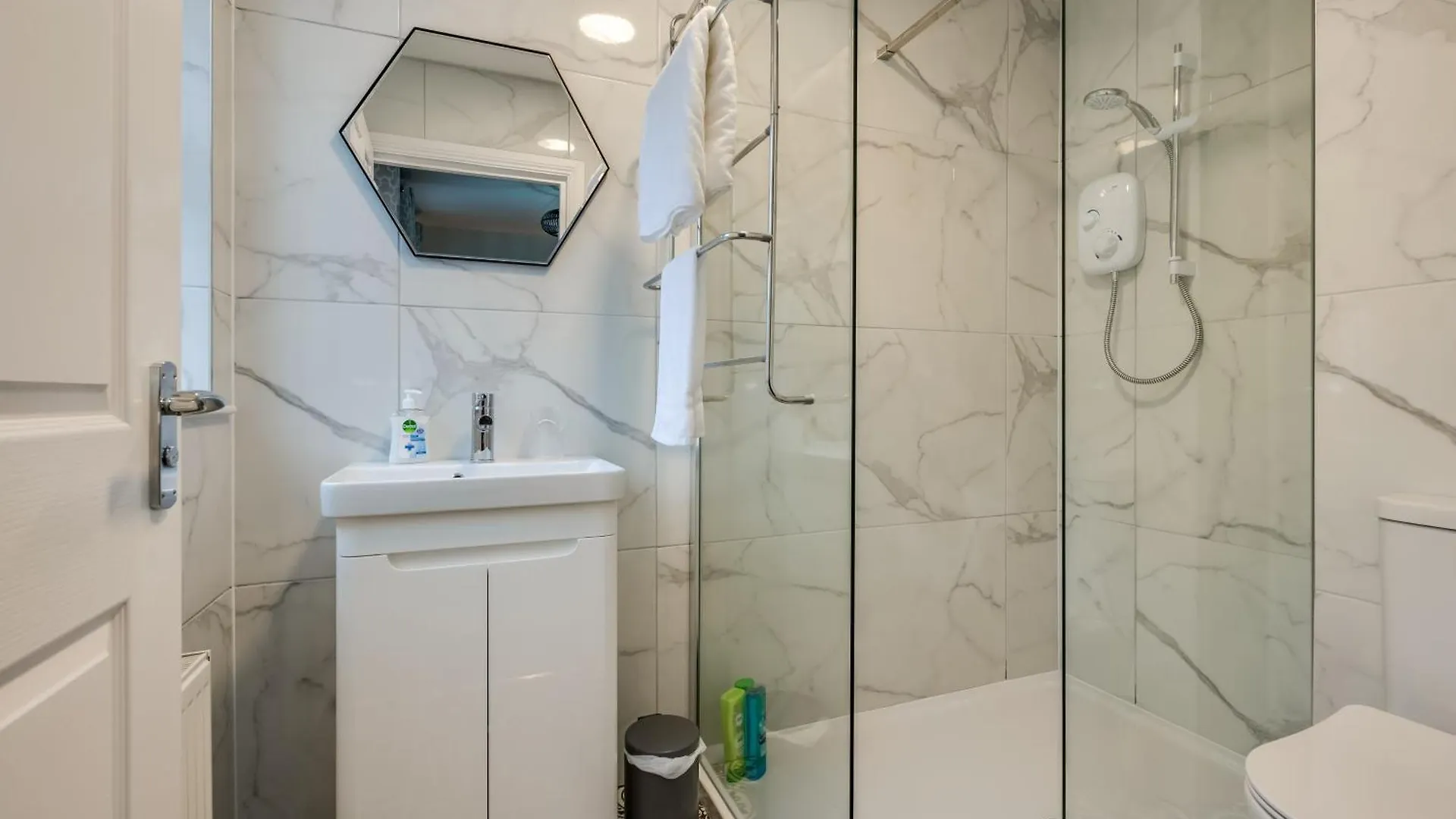 Staybynumbers - City Centre Townhouse 2X Parking Belfast United Kingdom