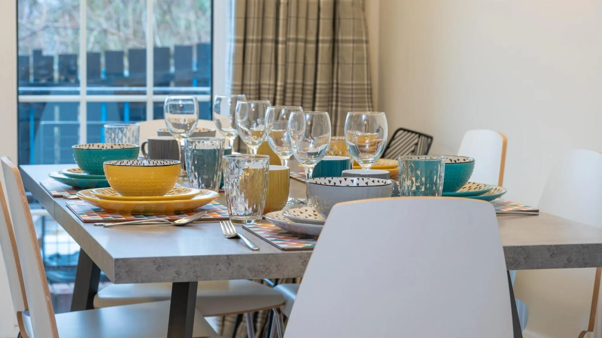 Staybynumbers - City Centre Townhouse 2X Parking Belfast