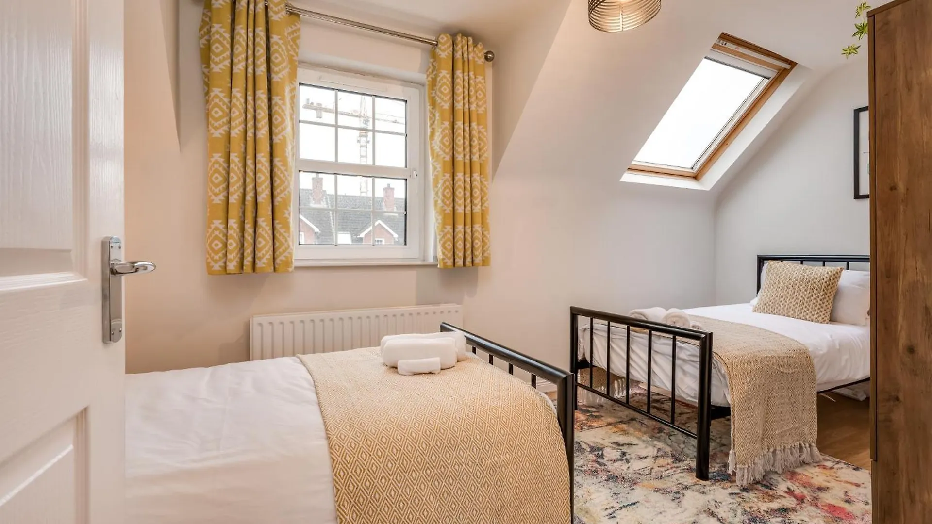 Staybynumbers - City Centre Townhouse 2X Parking Belfast 0*,