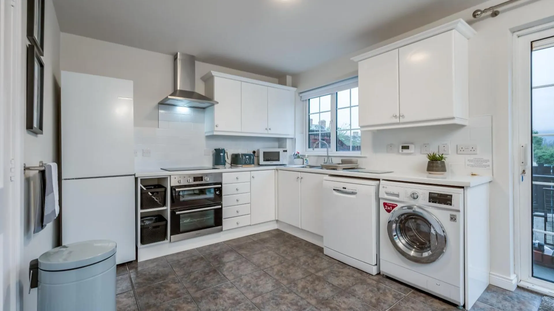 Staybynumbers - City Centre Townhouse 2X Parking Belfast 0*,  Birleşik Krallık