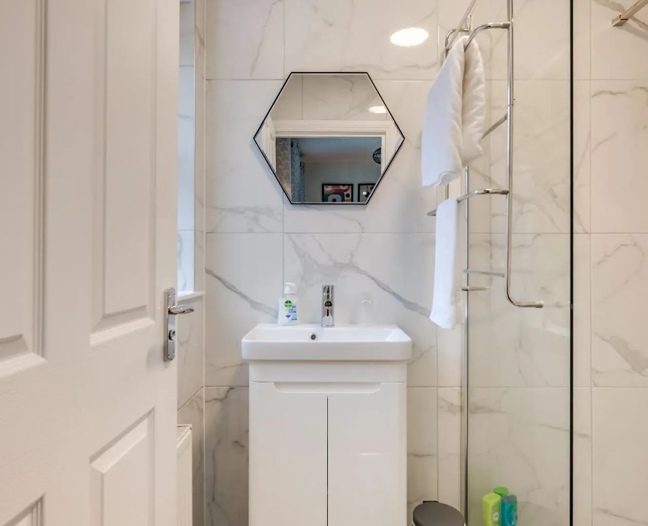 Tatil Evi Staybynumbers - City Centre Townhouse 2X Parking Belfast