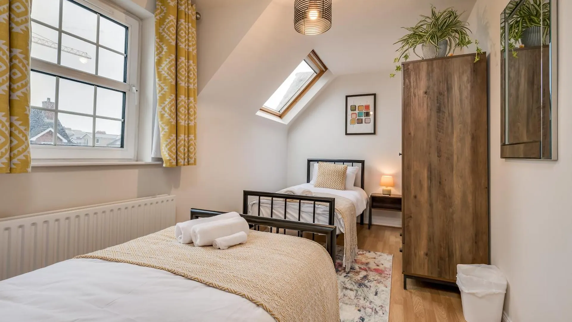 Tatil Evi Staybynumbers - City Centre Townhouse 2X Parking Belfast